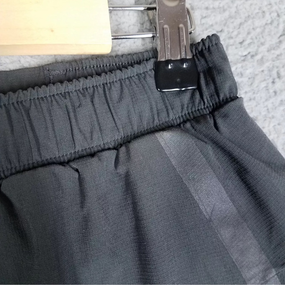Lululemon Surge Lined Shorts 6"
Adult Small Gray Running Workout - Picture 8 of 8